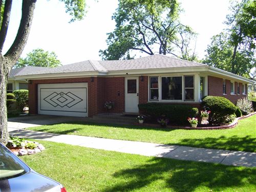 621 Suffolk, Westchester, IL 60154