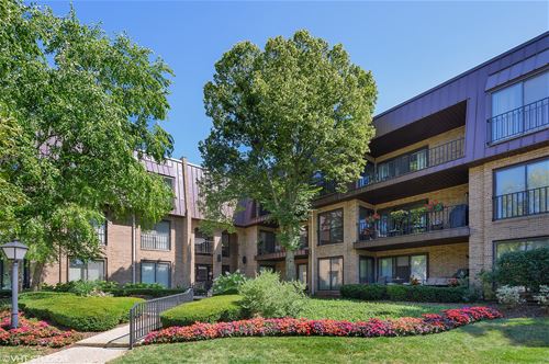 2 The Court Of Harborside Unit 202, Northbrook, IL 60062