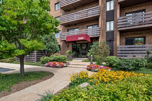 2000 Chestnut Unit 310, Glenview, IL 60025