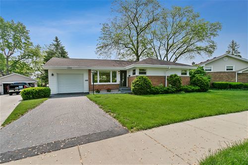 1405 W St James, Arlington Heights, IL 60005