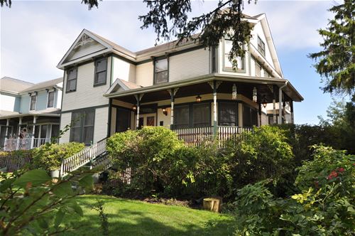 5775 N East Circle, Chicago, IL 60631