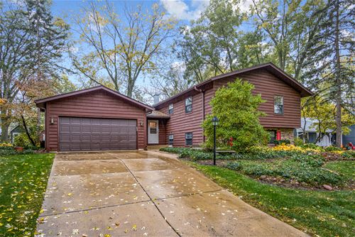 27W235 Oakwood, Winfield, IL 60190