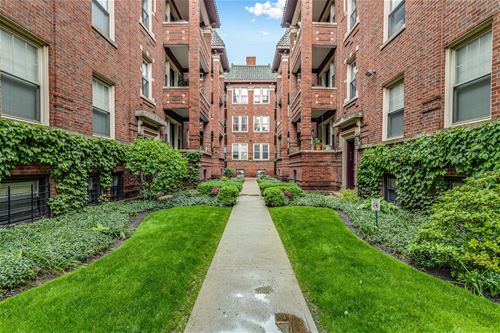 960 W Cuyler Unit 1N, Chicago, IL 60613