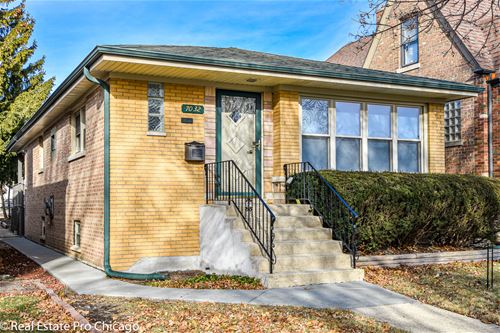 7032 W Melrose, Chicago, IL 60634