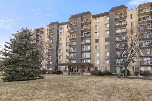 5400 Walnut Unit 204, Downers Grove, IL 60515