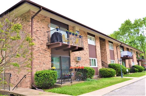 505 Kenilworth Unit 4, Glen Ellyn, IL 60137