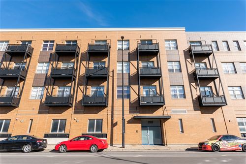 2915 N Clybourn Unit 203, Chicago, IL 60618