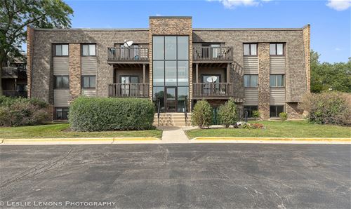 1486 Stonebridge Unit A2, Wheaton, IL 60189