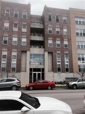 3611 W Montrose Unit 401, Chicago, IL 60618