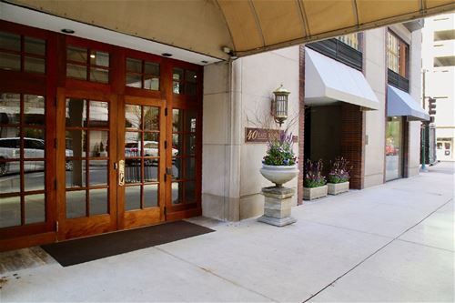 40 E Delaware Unit 904, Chicago, IL 60611