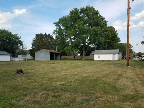 510 S Northwest, Fisher, IL 61843