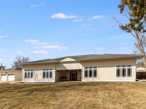 511 Ellen, Batavia, IL 60510