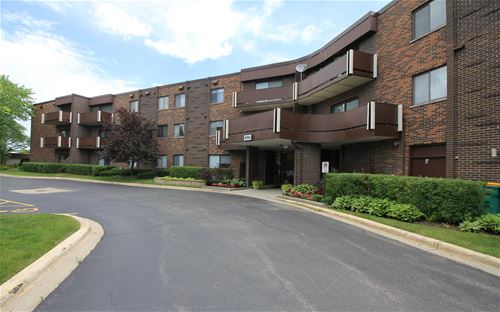 898 Wellington Unit 301, Elk Grove Village, IL 60007