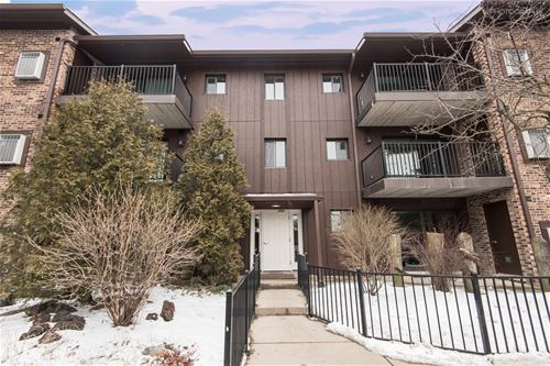 73 Pier Unit 204, Westmont, IL 60559