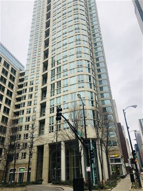 345 N LaSalle Unit 306, Chicago, IL 60654