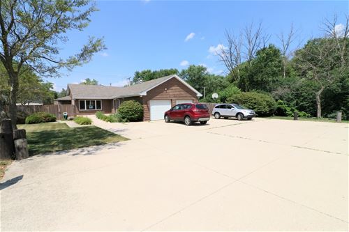 27W054 Roosevelt, Winfield, IL 60190