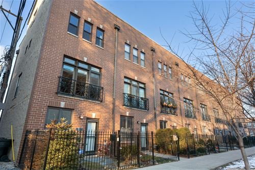 2818 W Dickens, Chicago, IL 60647