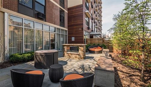 533 W Barry Unit 6A, Chicago, IL 60657