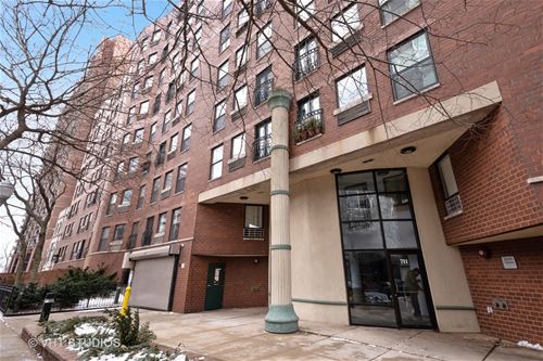 711 W Gordon Unit 813, Chicago, IL 60613