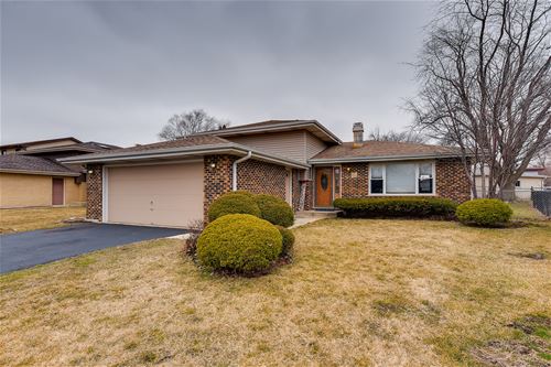 559 Fawn, Carol Stream, IL 60188