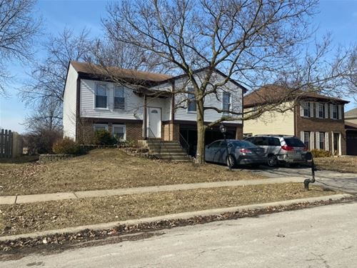 620 Radnor, Roselle, IL 60172