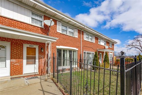 8843 Robin Unit D, Des Plaines, IL 60016