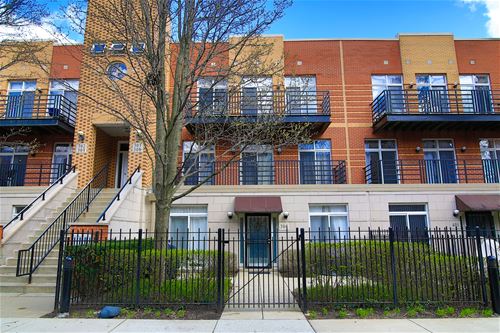 1033 E 46th Unit 304, Chicago, IL 60653