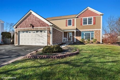 1253 Country Glen, Carol Stream, IL 60188