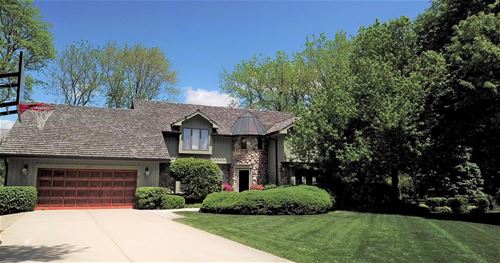 828 Interlaken, Libertyville, IL 60048