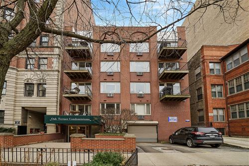 435 W Oakdale Unit 2C, Chicago, IL 60657