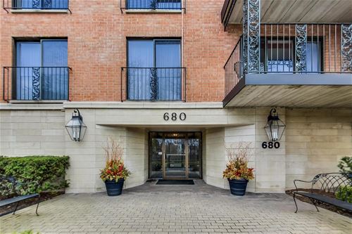 680 Green Bay Unit 203, Winnetka, IL 60093