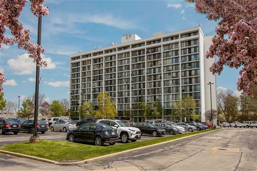 2005 S Finley Unit 908, Lombard, IL 60148