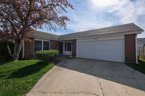 1932 Williamsburg, Streamwood, IL 60107