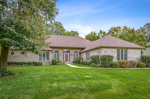 1102 Stonehedge, St. Charles, IL 60174