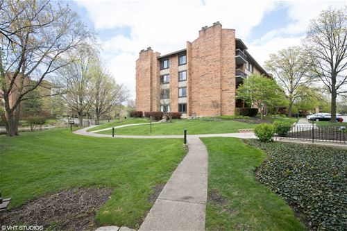 201 Lake Hinsdale Unit 312, Willowbrook, IL 60527