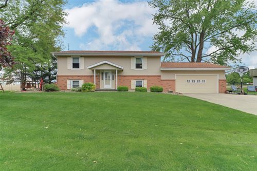 106 Eastview, Lexington, IL 61753