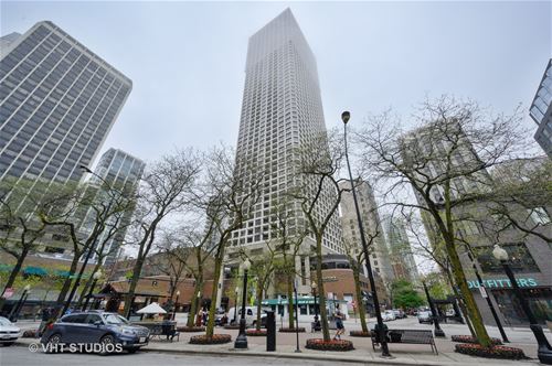 1030 N State Unit 6A, Chicago, IL 60610