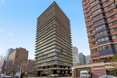 320 W Oakdale Unit 901, Chicago, IL 60657