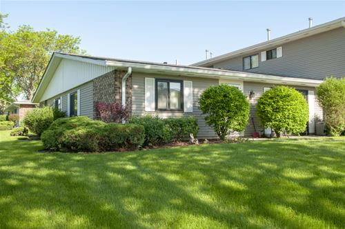 136 Brewster Unit B, Bloomingdale, IL 60108