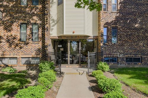 2149 Country Club Unit 13, Woodridge, IL 60517