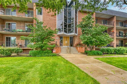 1060 N Mill Unit 202, Naperville, IL 60563