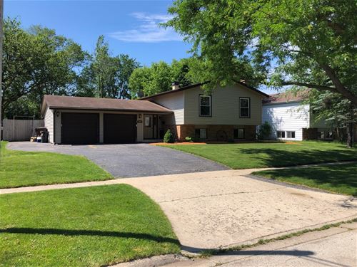 385 Dartmoor, Crystal Lake, IL 60014