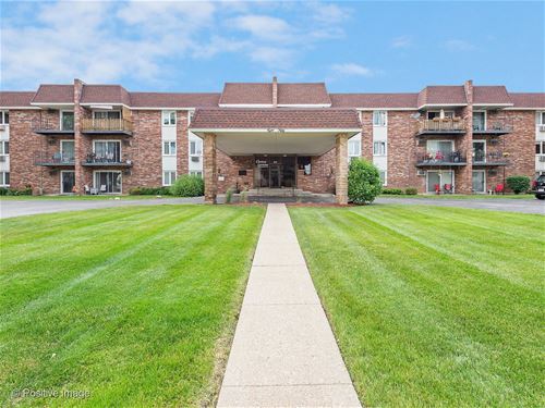 850 S Lorraine Unit 3B, Wheaton, IL 60189