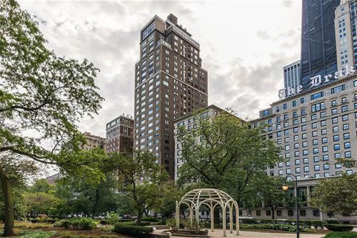 179 E Lake Shore Unit 501, Chicago, IL 60611