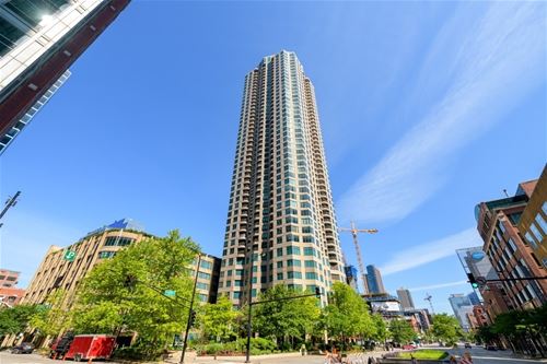 400 N LaSalle Unit 1101, Chicago, IL 60654