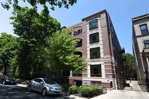 640 W Barry Unit 202, Chicago, IL 60657