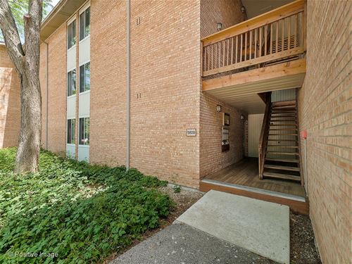 5809 Oakwood Unit D, Lisle, IL 60532