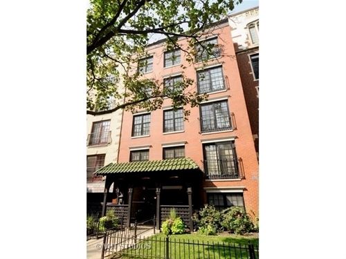 512 W Barry Unit 308, Chicago, IL 60657