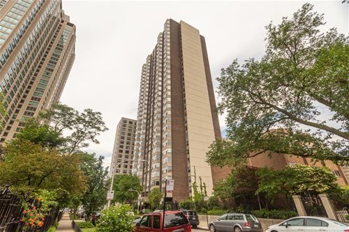 525 W Hawthorne Unit 902, Chicago, IL 60657