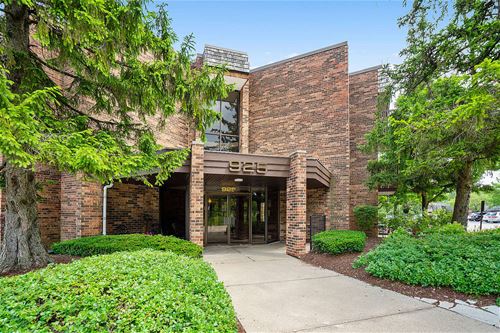 925 Spring Hill Unit 311, Northbrook, IL 60062